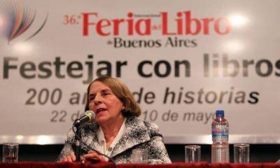 Activistas interrumpieron violentamente la presentaci�n del libro de Hilda Molina