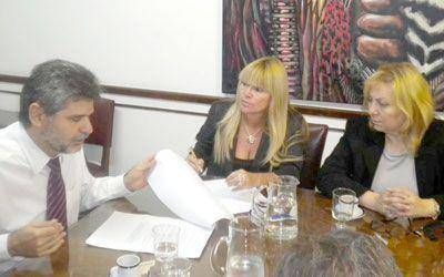 Blanca Peralta se reuni� con Filmus por la ley de protecci�n de glaciares