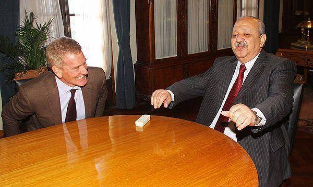 De Narv�ez contin�a buscando "consensos" para 2011: ahora se reuni� con Brizuela del Moral