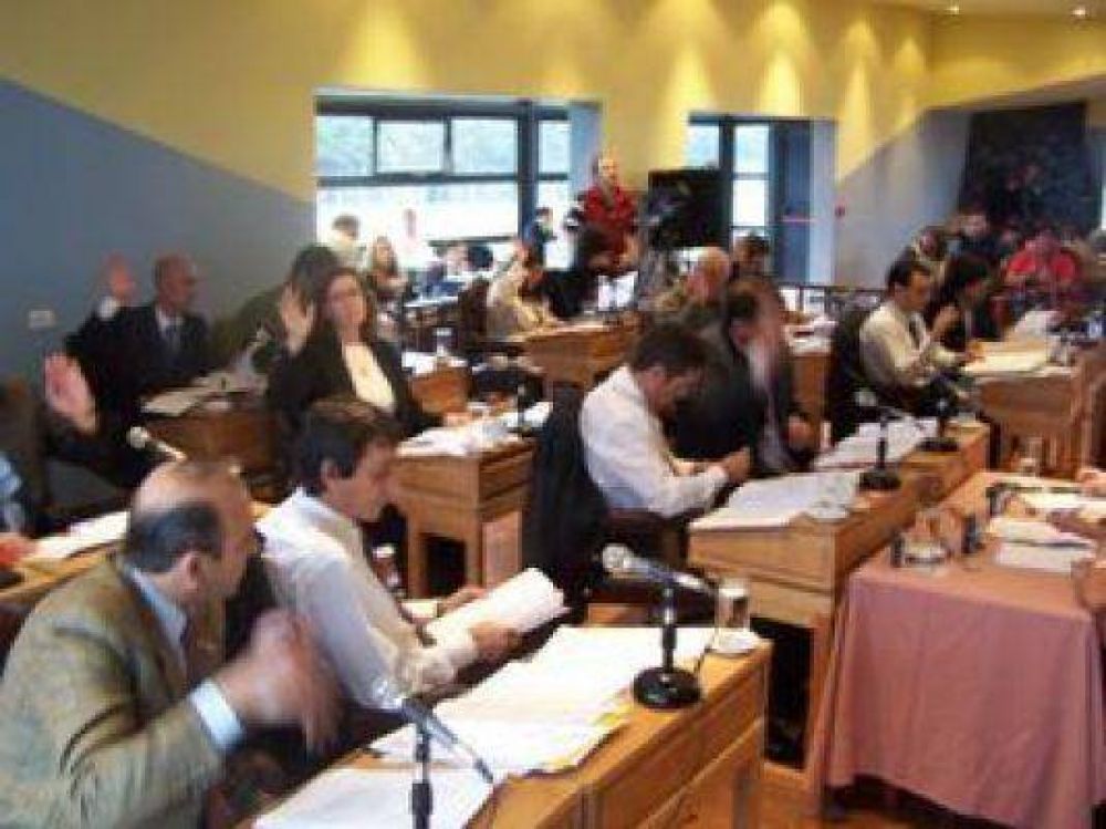 Legisladores sesionaron y aprobaron la ley de incentivo al empleo local