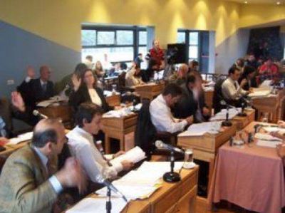 Legisladores sesionaron y aprobaron la ley de incentivo al empleo local