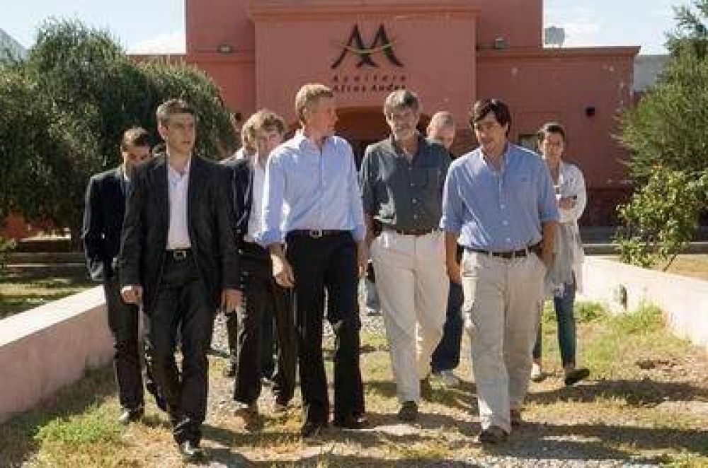 De Narv�ez hizo pie en Catamarca y se reuni� con Brizuela del Moral
