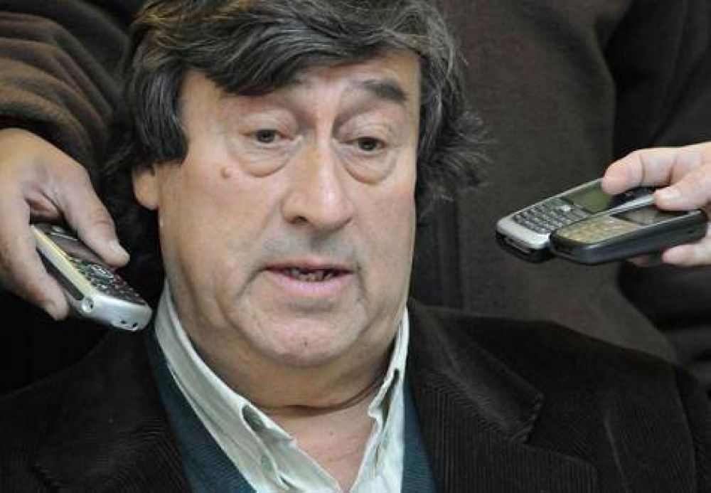 Vel�zquez carg� contra gremios que quieren obra social propia, "no tienen coherencia"