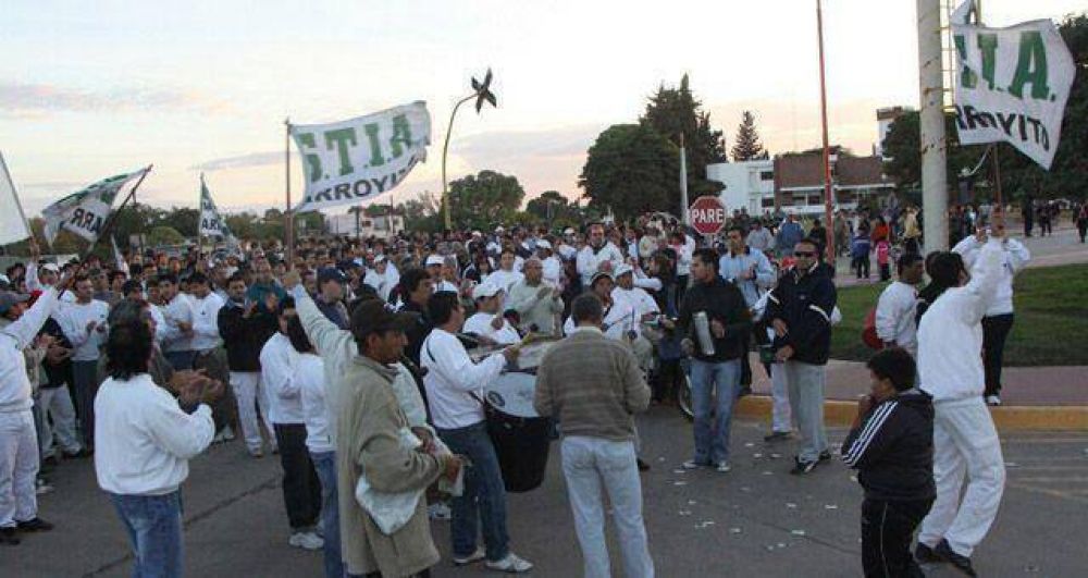 Arcor ofreci� un anticipo de $500 y sigue la protesta de trabajadores 