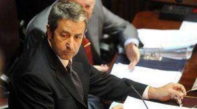 Julio Cobos asegur� que siente "la responsabilidad p�blica" de no renunciar a su cargo