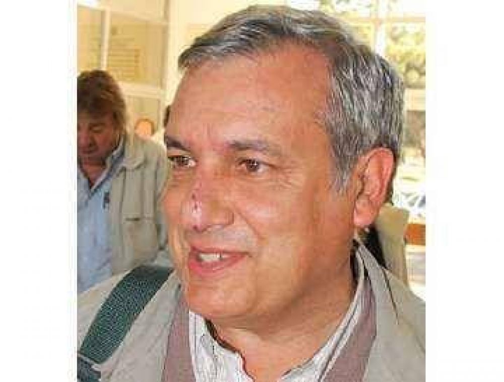 El intendente de Santa Rosa se desmay� en vuelo hacia Miami y se provoc� una herida en el rostro