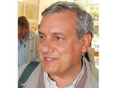 El intendente de Santa Rosa se desmay� en vuelo hacia Miami y se provoc� una herida en el rostro