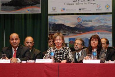 "Es un gran honor para la Provincia ser el �mbito de una discusi�n federal" dijo R�os