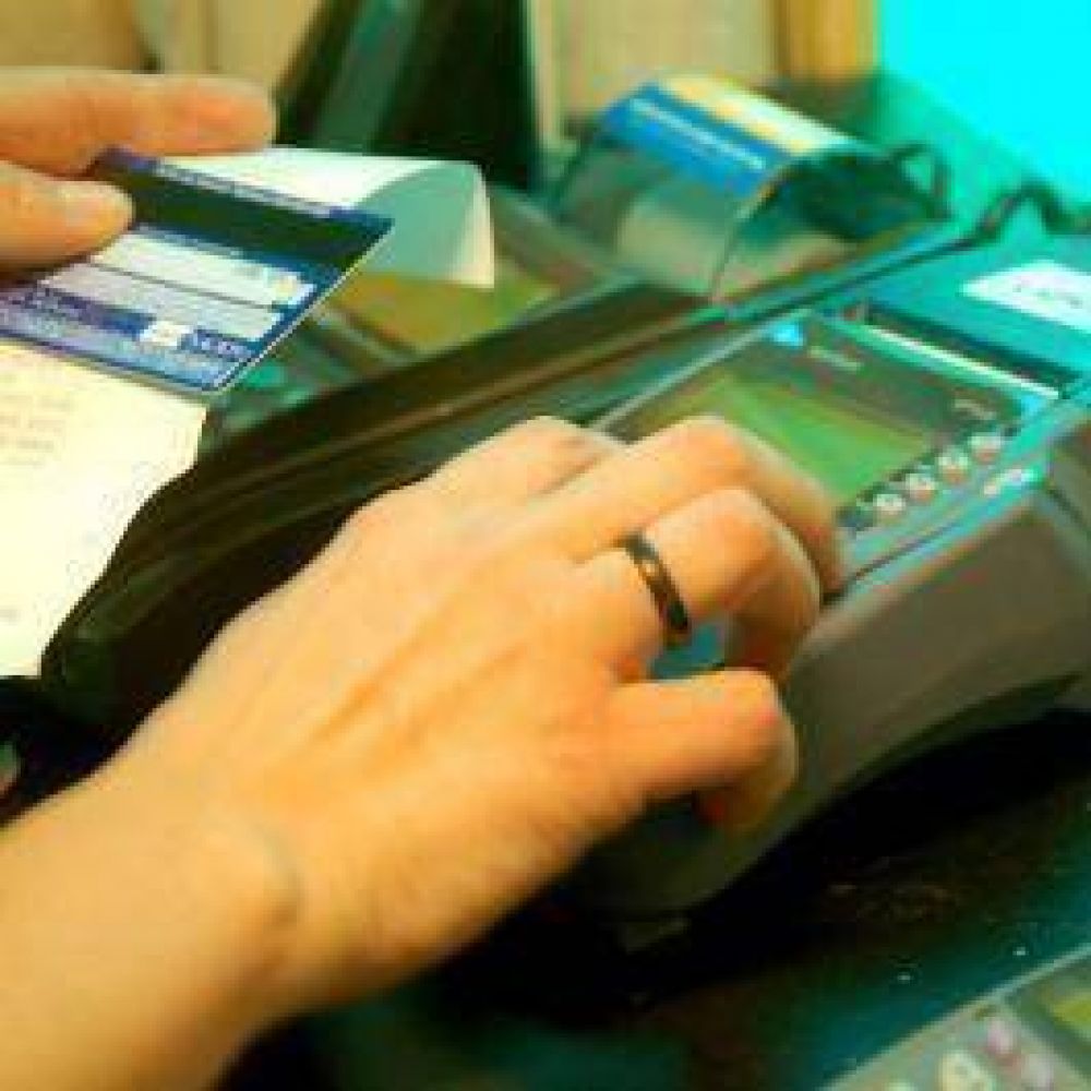  Tarjetas sociales: beneficiarios denuncian que algunos comerciantes aplican recargos