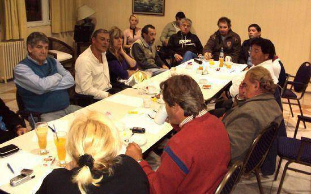 Justicialistas de la ciudad: El F.A.P. Frente de Agrupaciones Peronistas convoc� a una mesa de di�logo a todos los sectores