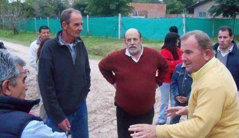 Ante reclamo vecinal, prometen asfaltar 300 metros en Peruzzotti
