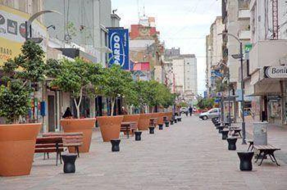 Comerciantes de la Peatonal reclaman al Municipio tareas de mantenimiento