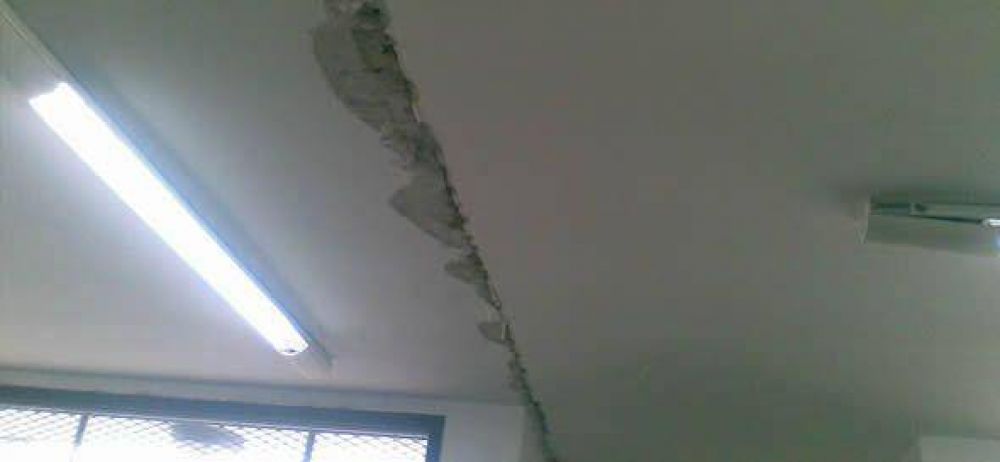Escuela de Gonz�lez Cat�n tiene edificio nuevo pero "ya se encuentra resquebrajado"