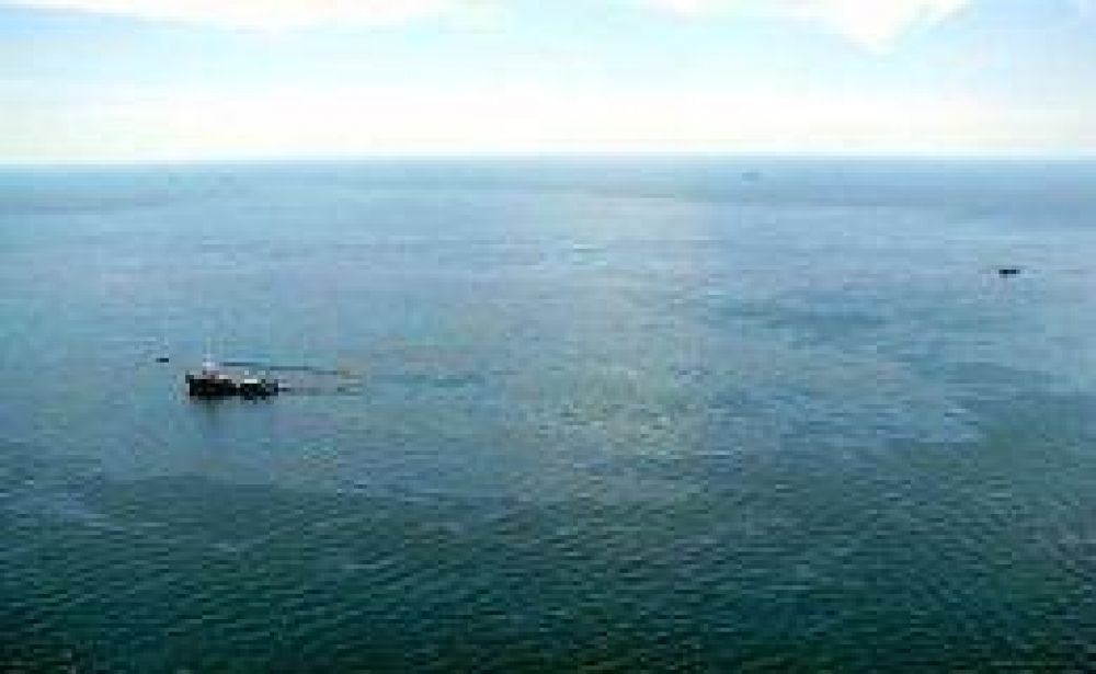 Grave derrame de petr�leo ya afecta unos 1.000 kil�metros cuadrados del Golfo de M�xico