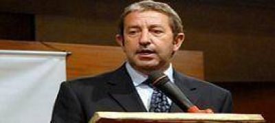 Para Cobos hay una "estrategia de desgaste" K, en su contra