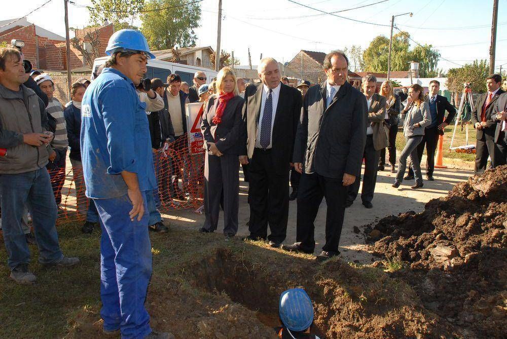 Presidente Per�n - REGUEIRO RECIBI� AL GOBERNADOR SCIOLI EN GUERNICA