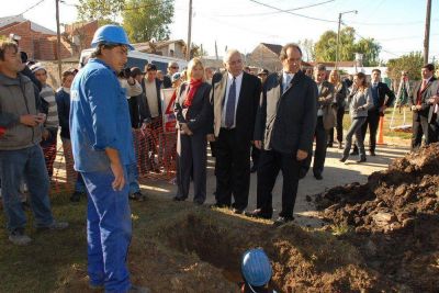 Presidente Per�n - REGUEIRO RECIBI� AL GOBERNADOR SCIOLI EN GUERNICA