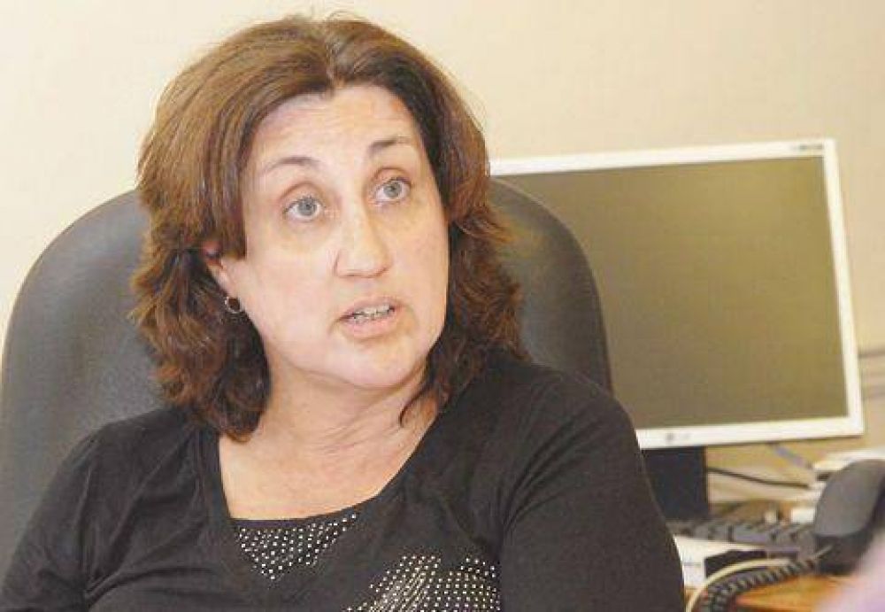 HABL� CON LOS EMPLEADOS EN EL HALL DE LA CASA MUNICIPAL Primera pol�mica tras el regreso de Rosso a la Intendencia