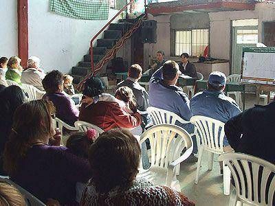 ECHEVERR�A | EN EL BARRIO SAN IGNACIO Prev�n instalar cloacas y construir una planta de tratamiento del agua