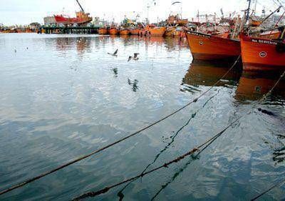 Suspenden temporalmente los permisos para la pesca