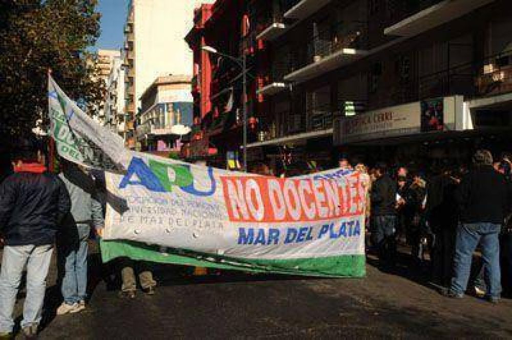 Tregua entre los trabajadores de la Universidad y el Rectorado