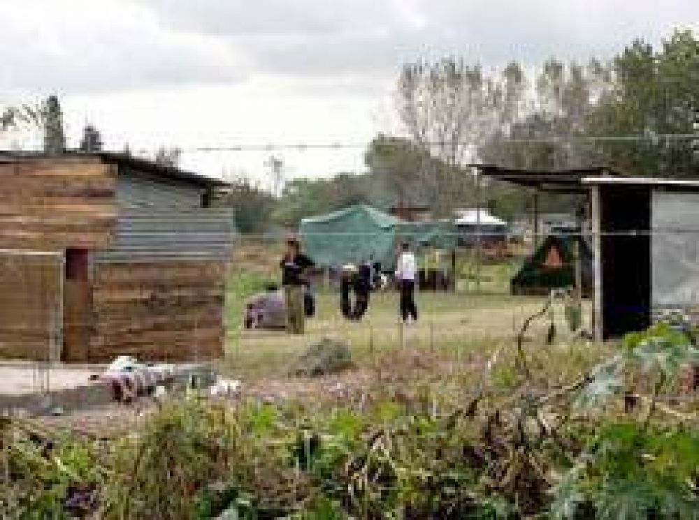 La Plata: Denuncian que familias usurpan terrenos con ayuda del municipio