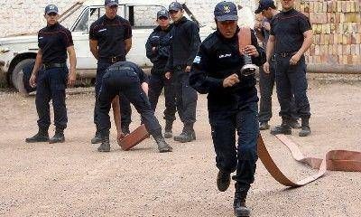 Antes de fin de a�o, Mendoza contar� con los primeros bomberos profesionales