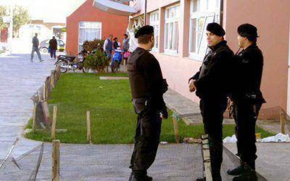 Ahora la Polic�a custodia el Hospital Zonal de Caleta