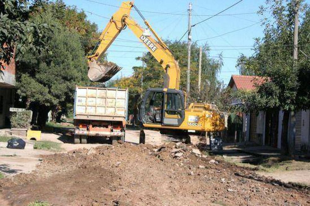 Desag�es pluviales y pavimentaci�n de calles: El Municipio realiza obras p�blicas en el Barrio Las Campanas