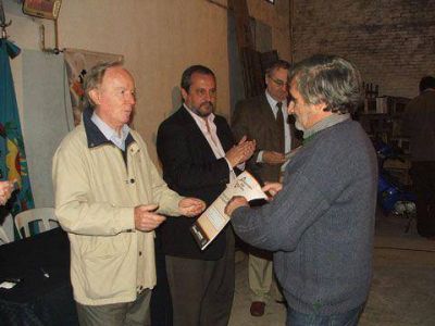 POR EL PROGRAMA DE REGULARIZACI�N DOMINIAL Se entregaron escrituras en el barrio Padre Varela