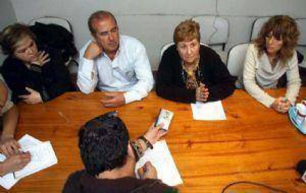 Ampros acata la conciliaci�n pero denuncia presiones