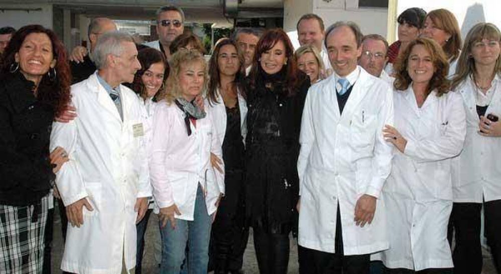 La Presidenta trajo recursos para laboratorio de remedios 