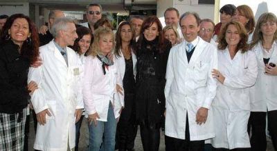 La Presidenta trajo recursos para laboratorio de remedios 
