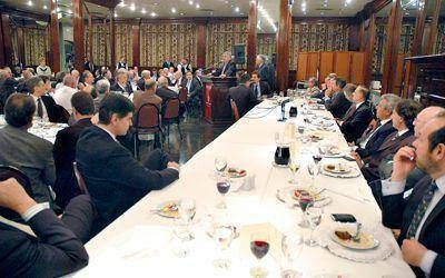 Das Neves explic� su pol�tica de hidrocarburos al Club del Petr�leo