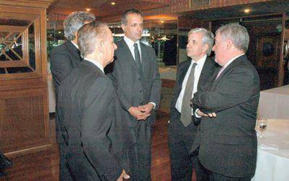 Buzzi: "la industria petrolera es el motor de la econom�a regional"