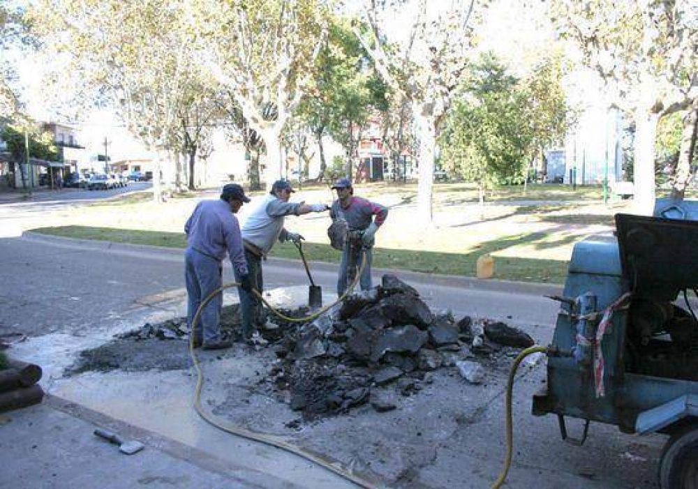 Habr� un reordenamiento del tr�nsito: El Municipio realiza obras de bacheo en Boulevard Sarmiento