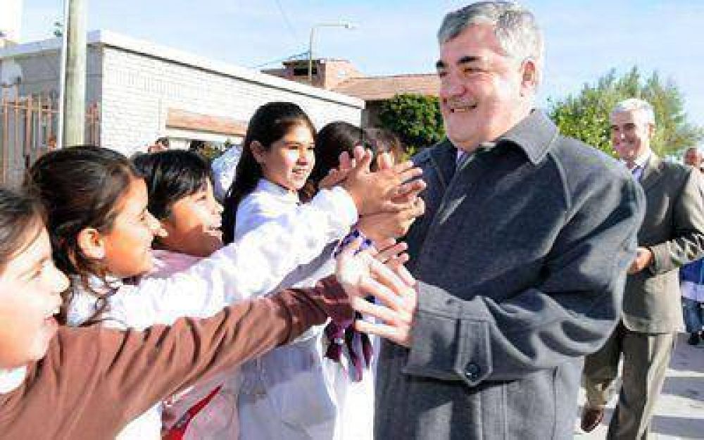 Das Neves inaugur� pavimento en Rawson