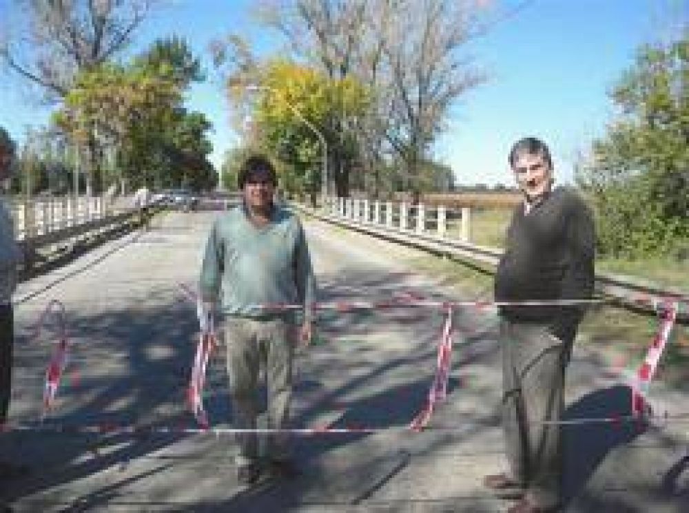 Clausuraron puente de acceso a Roque P�rez