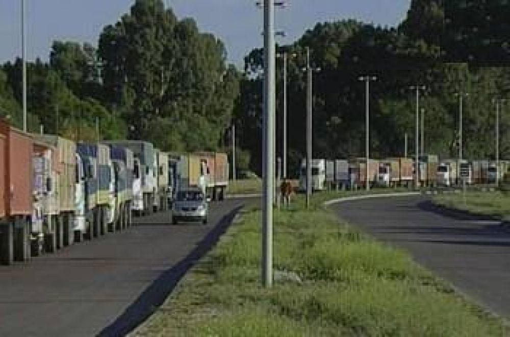 Hay m�s de 2 mil camiones a la vera de la ruta