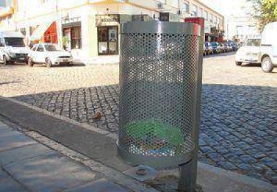 Nuevos cestos papeleros en Haedo