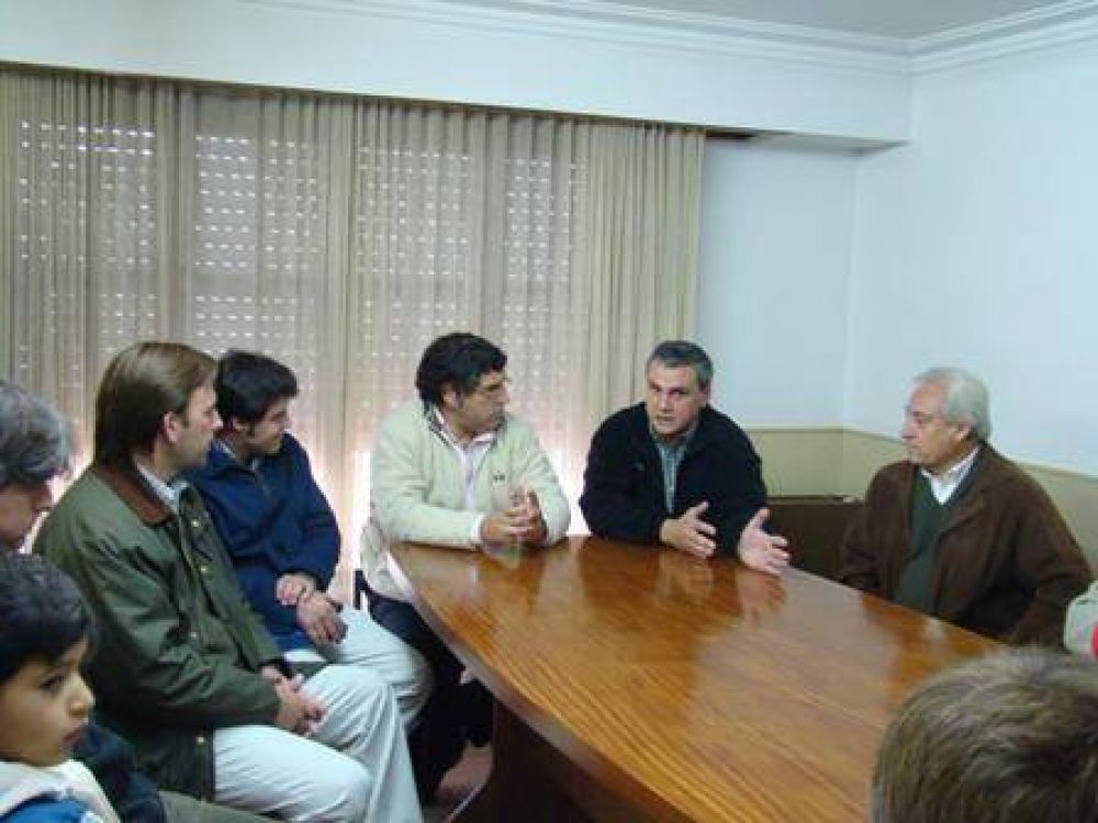 DURETTI REUNIDO CON PRODUCTORES DE SALLIQUELO