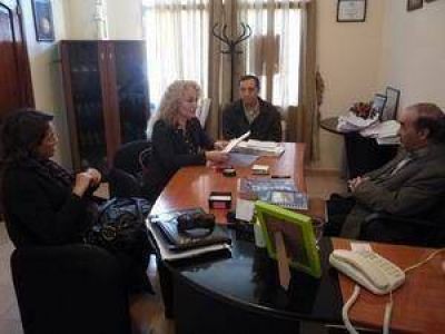 Firmaron convenio para erradicaci�n de ranchos entre la intendencia de Chamical y la Secretaria de la Mujer