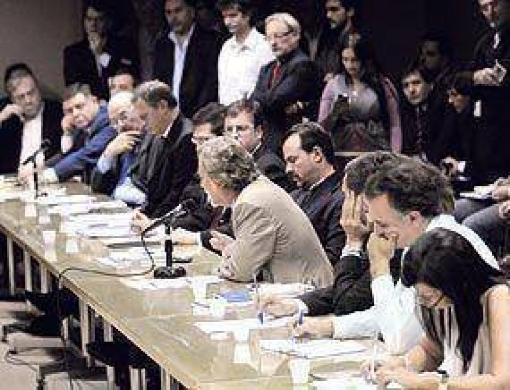 Diputados repudia los afiches an�nimos contra periodistas 