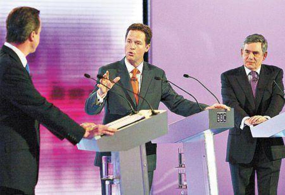 En el �ltimo debate repunt� Cameron