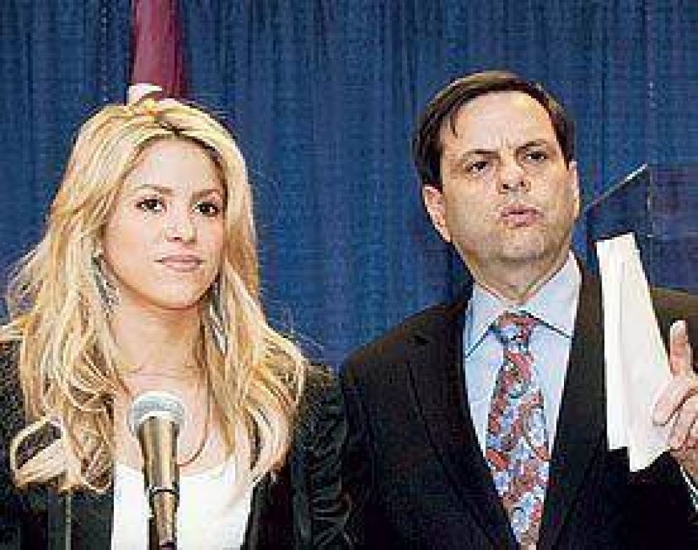 Arizona: Shakira viaj� a protestar por una ley racista