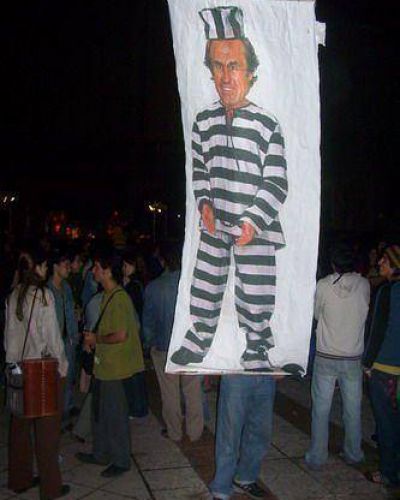 "Verdad, justicia y hechos"