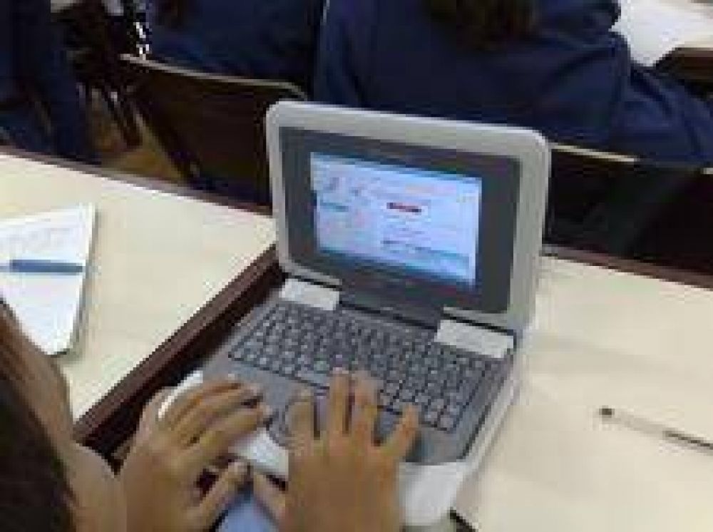 Entregan las primeras netbooks en General Pueyrredon