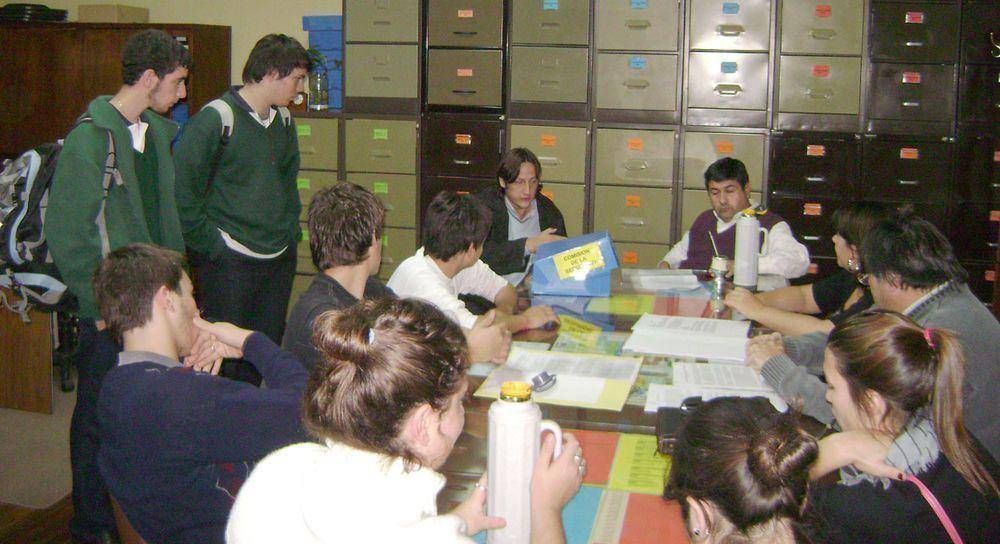 Concejales se reunieron con egresados de secundaria