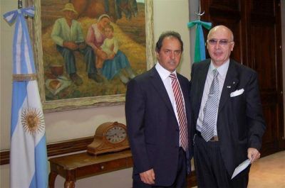 Scioli entreg� a la Intendencia $94.000 destinados al Plan Terneros