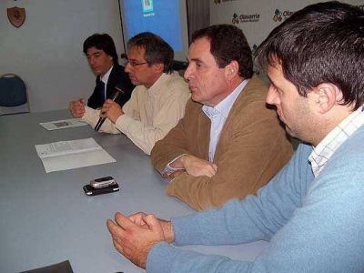 En un acto, la Provincia y el Municipio lanzaron el programa "Sin casco no hay nafta" 